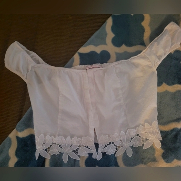 VS Cute Crop Top - Picture 1 of 7